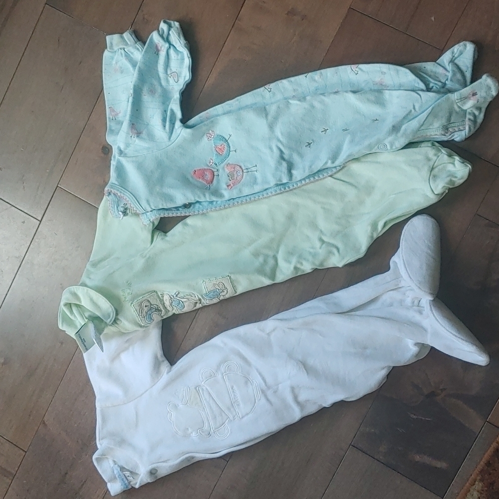 3 pieces Baby Girl Clothes Peter rabbit Pekkle and Nursery Chicco 3-6‎ M